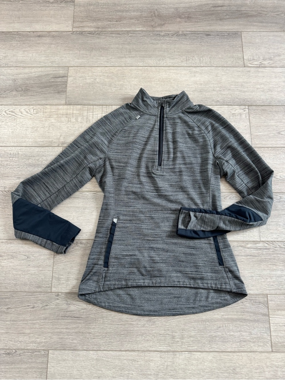 Lolë Gray & Black Heather Quarter-Zip Pullover